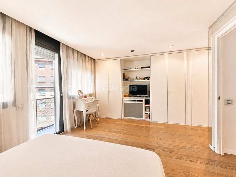 Foto 5a913c57-e21b-4e65-b968-98efaa392d3e. Casa adossada amb xemeneia calefacció aparcament a Granollers