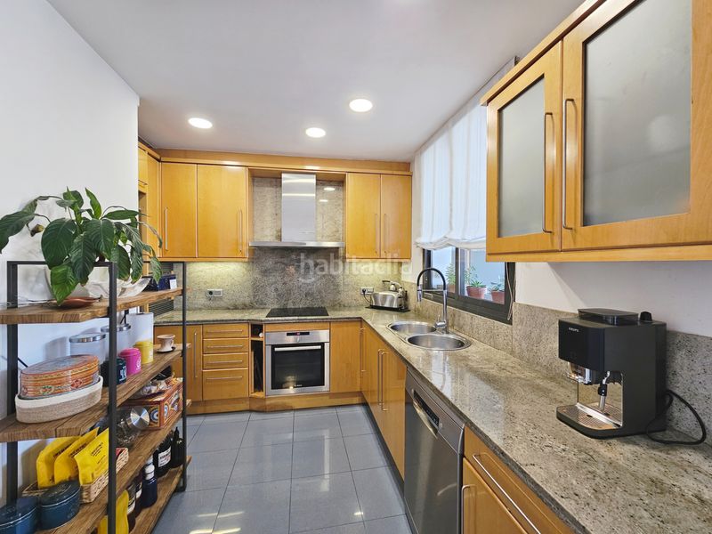 Foto fb5cf843-c1c7-4c94-b81d-4231e029b95f. Casa adossada amb xemeneia calefacció aparcament a Granollers