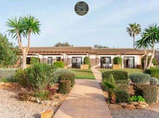 Building in Santa Margalida Poble. Hotel en mallorca este