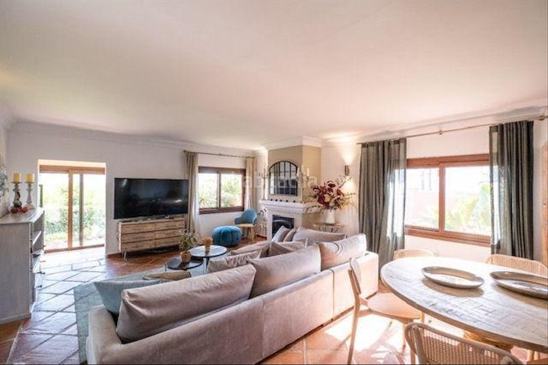 Foto 0f3114b2-1dff-4fba-96bd-6ac2d71a976a. Rent chalet with parking pool in Benahavís pueblo Benahavís