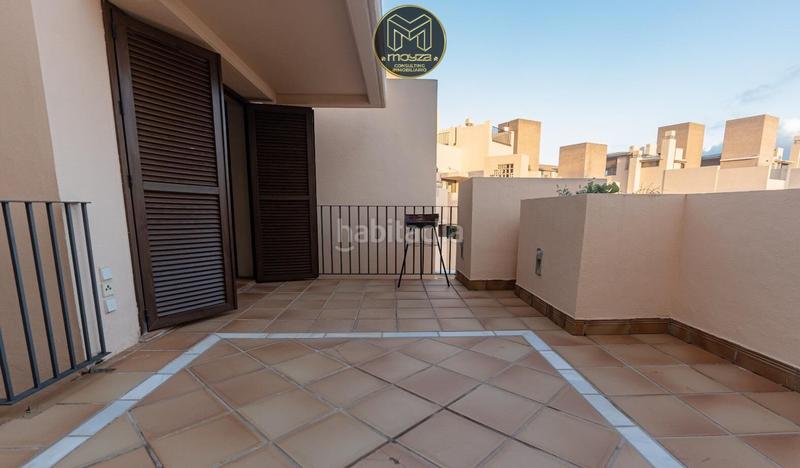 Foto c6179038-fdff-4df1-bd04-36408f891872. Rent penthouse with parking in Zona de Punta Plata Estepona