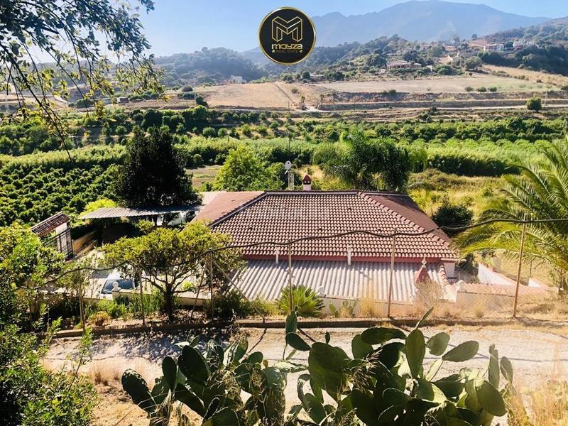 Foto 415026ca-be91-467a-9928-875d13718d43. Chalet con piscina in Centro Estepona