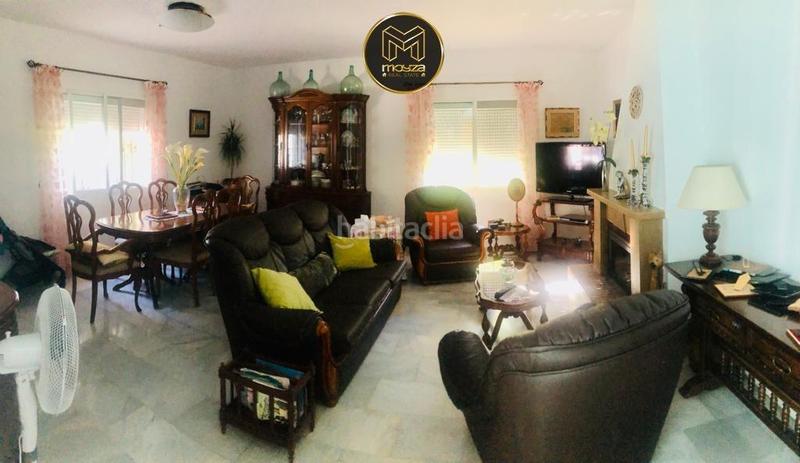 Foto ab5d2fdb-ac29-448d-a39d-9a4724067957. Chalet con piscina in Centro Estepona