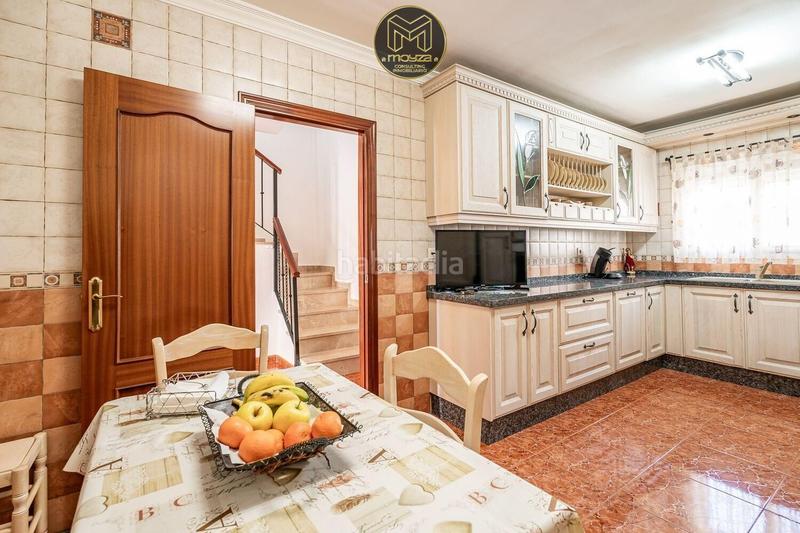 Foto 11a910e6-7ae7-4ebb-b188-079767a46c36. Chalet con riscaldamento parcheggio in Zona Calvario Estepona