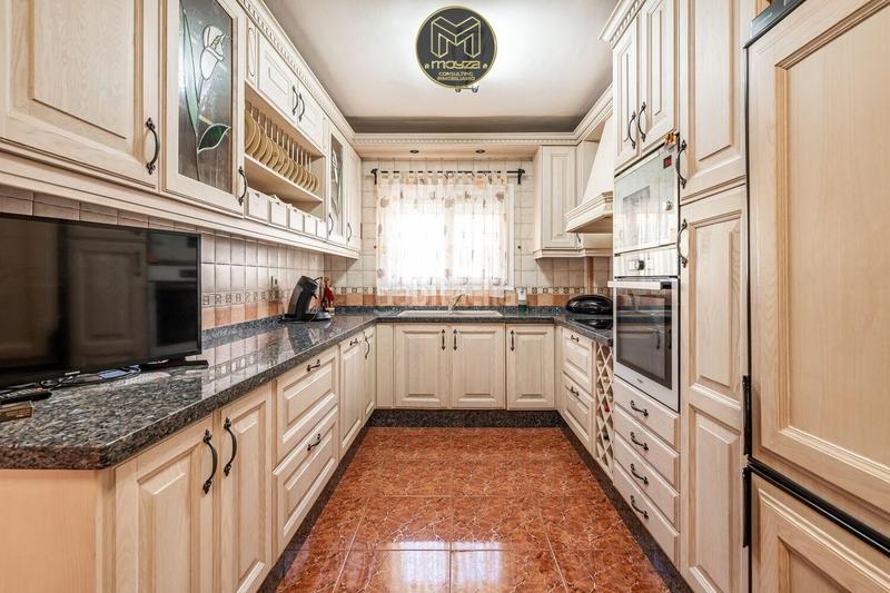 Foto 2cdd35af-5987-4a69-95b6-f4a1a47de069. Chalet con riscaldamento parcheggio in Zona Calvario Estepona