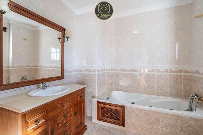 Foto 75a68d0e-7eae-4736-9b8a-c5e93cf48816. Chalet con riscaldamento parcheggio in Zona Calvario Estepona