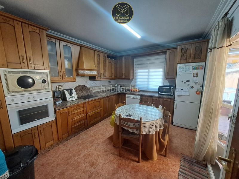 Foto e25a7d1e-96a9-48cb-b189-92d5a9cebc87. Casa amb aparcament a Villares (Los)
