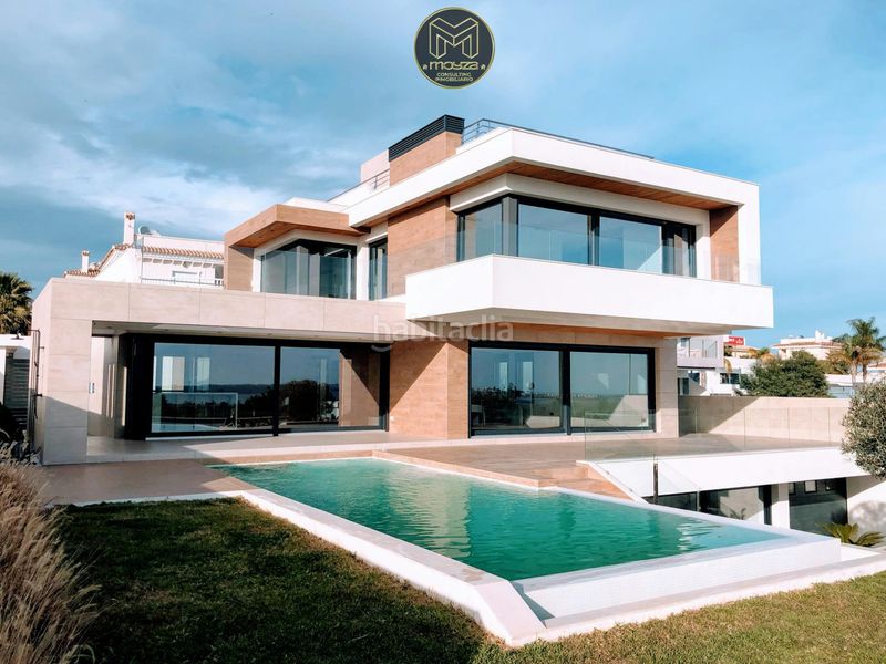 Foto 8bfb7c56-1eb2-4d2b-ae2e-4430a53b3757. Xalet amb aparcament piscina a Manilva pueblo Manilva