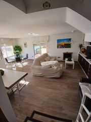 Rent Semi detached house in Bahía de Casares. Adosado en alquiler en bahía de casares, 4 dormitorios.