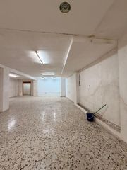 Lloguer Local Comercial a San Bartolomé - Millán de Priego. Local com. en alquiler en centro.