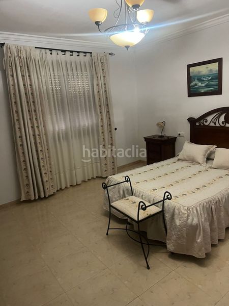 Foto f610c287-55d6-4d58-9004-2b57e56ba48b. Casa amb calefacció aparcament a Martos