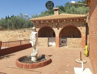 Chalet à Andújar. Chalet en venta en villares los, 4 dormitorios.