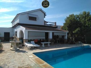 Chalet à Torredonjimeno. Chalet en venta en torredonjimeno, 3 dormitorios.