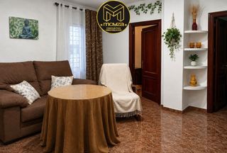 Alquiler Piso en Ctra. Circunvalación - La Magdalena. Piso en alquiler en casco antiguo, 3 dormitorios.