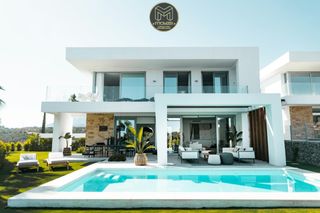 Terreny residencial a Puerto de Estepona. Terreno urbano en venta en marbella.