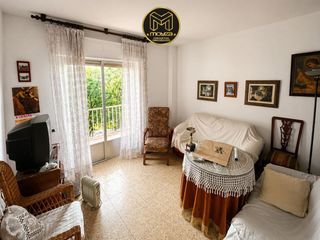 Flat in Avda de Madrid - Pº de la Estación. Piso en venta en avda. andalucía, 6 dormitorios.