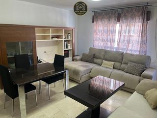 Rent Flat in Belén - San Roque. Habitación en alquiler en el valle  universidad, 4 dormitorios.