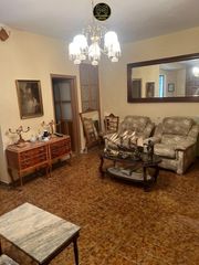 Casa in Torredelcampo. Casa en venta en centro, 5 dormitorios.
