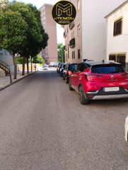 Rent Flat in Linarejos. Piso en alquiler en senda de la moza, 3 dormitorios.