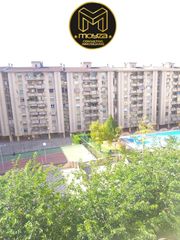 Location Appartement à Belén - San Roque. Piso en alquiler en avda. madrid, 5 dormitorios.