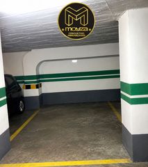 Parking coche en Avda de Madrid - Pº de la Estación. Garaje en venta en san roque.
