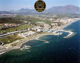 Xalet a El Castillo. Villa en venta en la duquesa, 3 dormitorios.