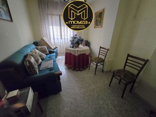 Maison à Torredelcampo. Casa en venta en centro, 8 dormitorios.