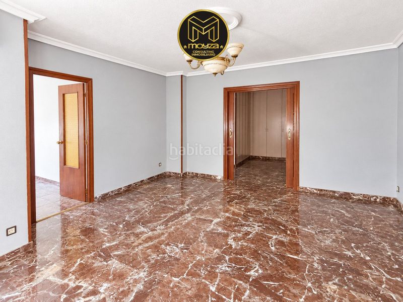Foto bce7e810-156b-4a24-bf2c-4b989862cdc0. Pis a Linarejos Linares