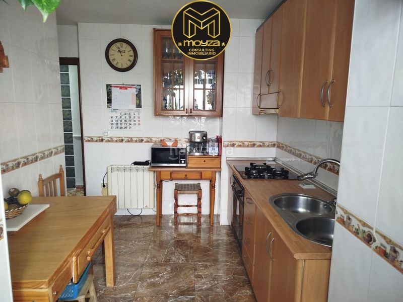 Foto 2f3b1557-aa0b-4889-a7d6-74ea859c8de9. Piso  en venta en avda. andalucía, 4 dormitorios. en Jaén
