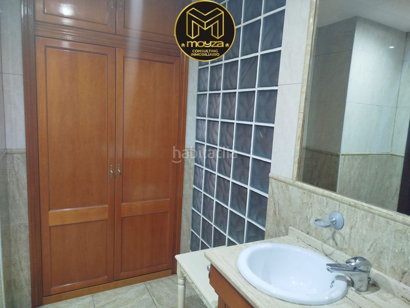 Foto d60f31e5-df6d-44c2-aa4a-f82b9f1bb501. Piso  en venta en avda. andalucía, 4 dormitorios. en Jaén