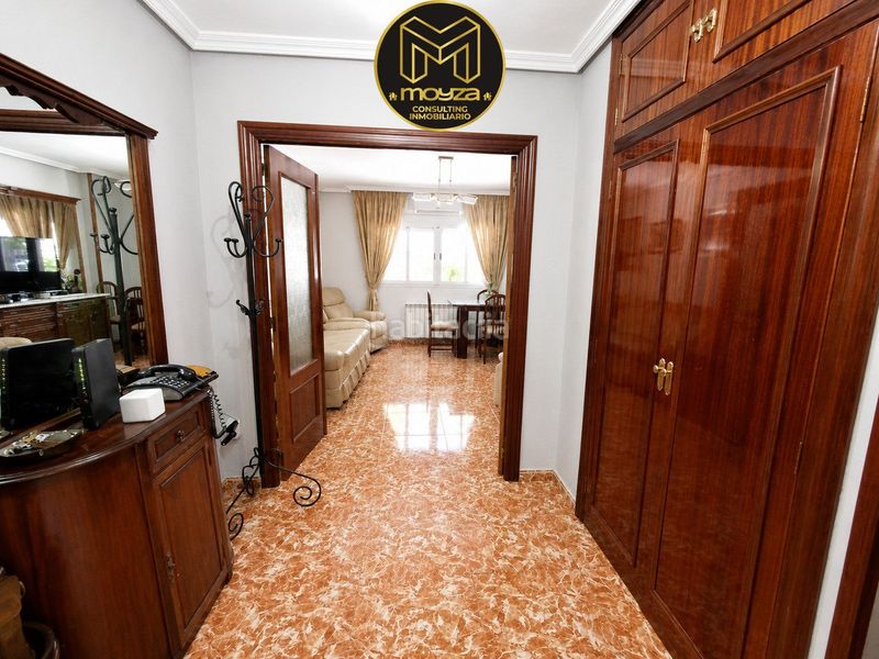 Foto dc99d1a3-6733-4ae1-bedd-5b58e734c047. Piso  en venta en avda. andalucía, 4 dormitorios. en Jaén