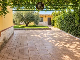 Chalet in Ctra. Circunvalación - La Magdalena. Chalet en venta en afueras de jaén  cerromolina, 3 dormitorios.