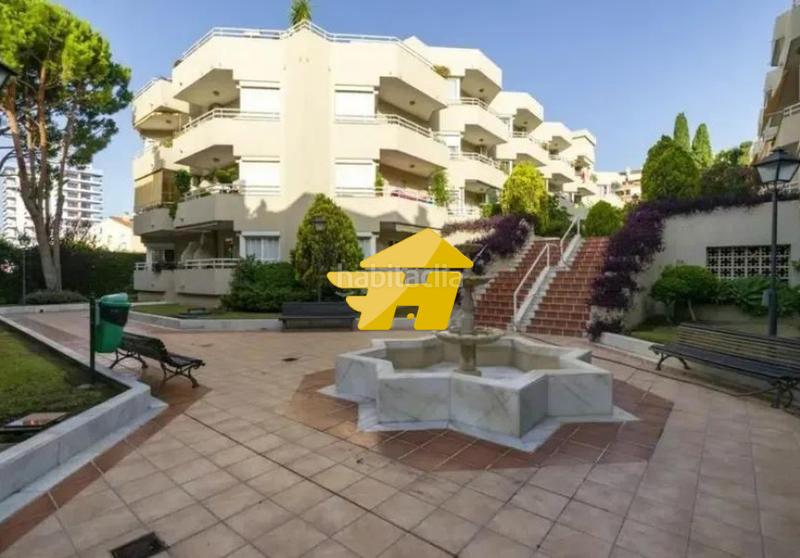 Foto 3ce8ee1f-9308-4cf5-8cdf-a8ba420dcb29. Location appartement avec parking piscine dans Montemar Torremolinos