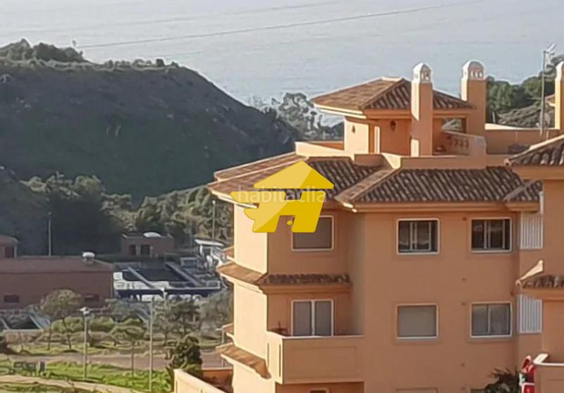 Foto def6ba77-d1fd-4eff-a455-0437ef397081. Alquiler ático calle estrella de mar en Jarazmin Málaga