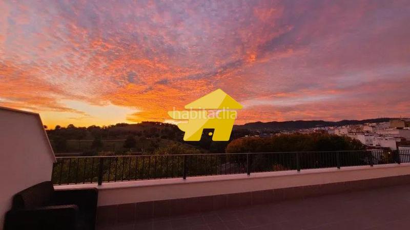 Foto c351230d-5c5f-4b13-b023-f5b65129a714. Lloguer àtic amb calefacció aparcament piscina a Córdoba