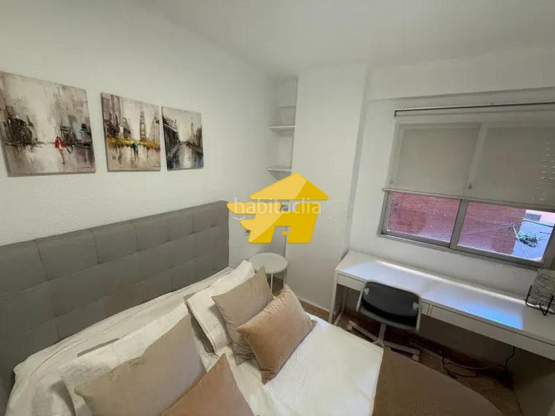 Foto f4e52d10-2a58-4612-aa18-b990d78cb78a. Alquiler piso calle segismundo moret en Parque Victoria Eugenia Málaga