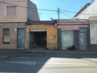Edifici a Gràcia. Edificio en venta en creu barberà.