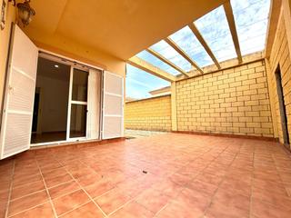 Maison jumelée à Barrios (Los). Venta pareado en la vega del golf