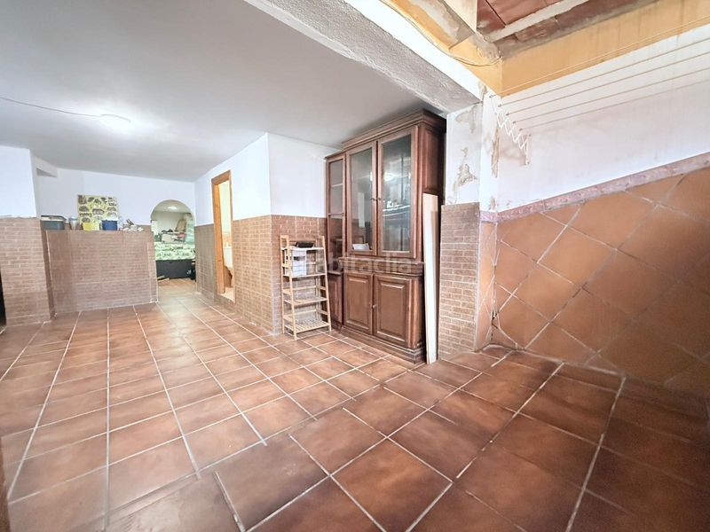 Foto b404f1a2-4d4f-4a29-a1cf-3a942cdf3c27. Casa adossada a San Bernabé Algeciras