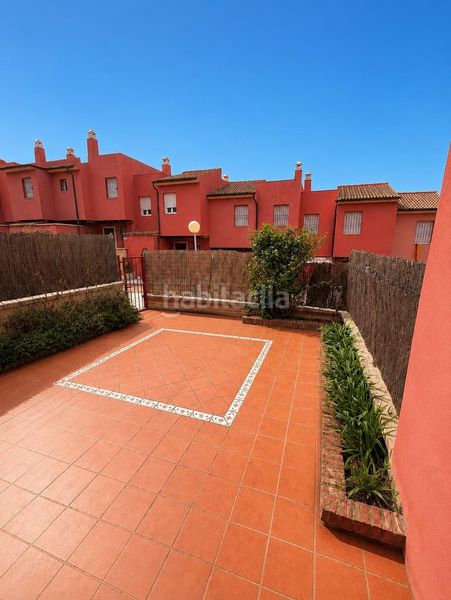 Foto 491b7693-5c87-44f9-975c-1458dd9c3431. Casa amb piscina a El Rinconcillo Algeciras