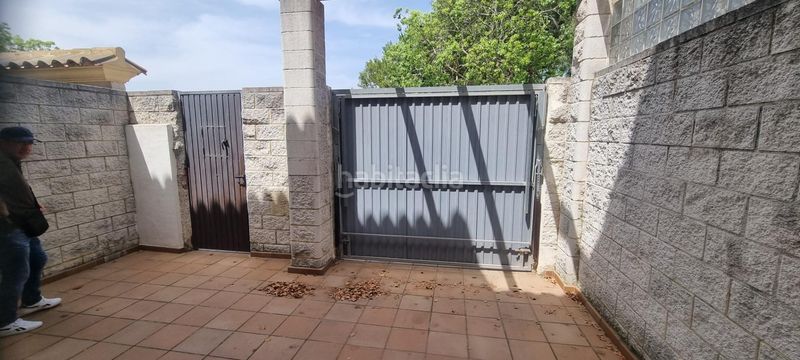 Foto 0b2c77f1-6bf3-4645-b2f5-4f084d2150ed. Casa adossada amb piscina a San Bernabé Algeciras