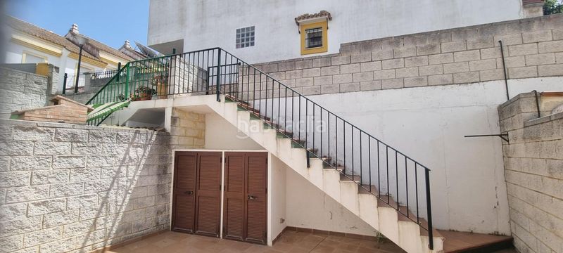 Foto 0e915bef-6994-4148-90df-b87451677a69. Casa adossada amb piscina a San Bernabé Algeciras