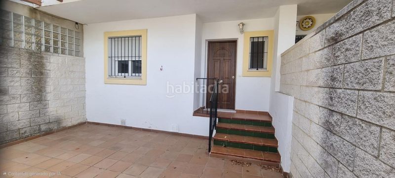 Foto 0f6f84ee-ad2d-4a9b-b188-989d29a5b63d. Casa adossada amb piscina a San Bernabé Algeciras