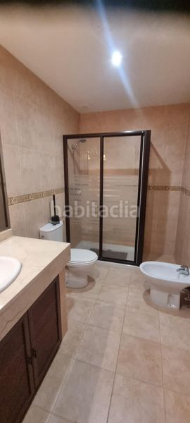 Foto 169a7bf1-43d0-4c6d-9ad4-449856430d1a. Casa adossada amb piscina a San Bernabé Algeciras