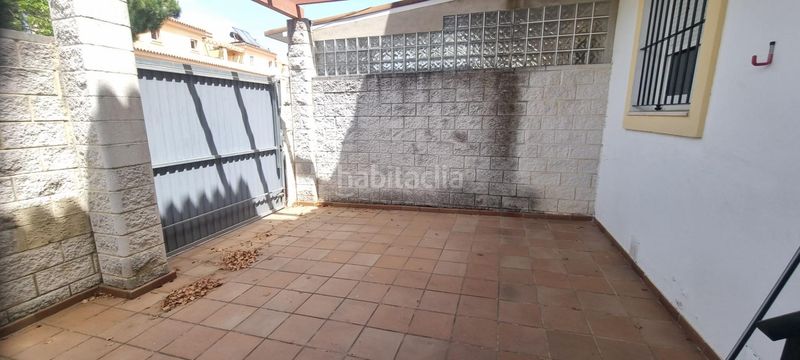 Foto 25d79e62-db59-460a-8d1f-9c84cd563274. Casa adossada amb piscina a San Bernabé Algeciras