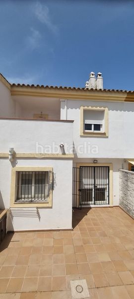 Foto 987868e3-6171-4ea3-bfbd-492382376677. Casa adossada amb piscina a San Bernabé Algeciras
