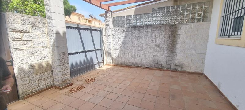 Foto 99df3fab-77da-4f9d-a486-c74bba41d3a8. Casa adossada amb piscina a San Bernabé Algeciras