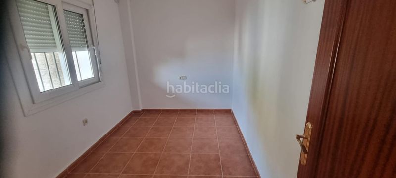 Foto a8d59e57-3017-4e04-9552-f5cbcb690c05. Casa adossada amb piscina a San Bernabé Algeciras
