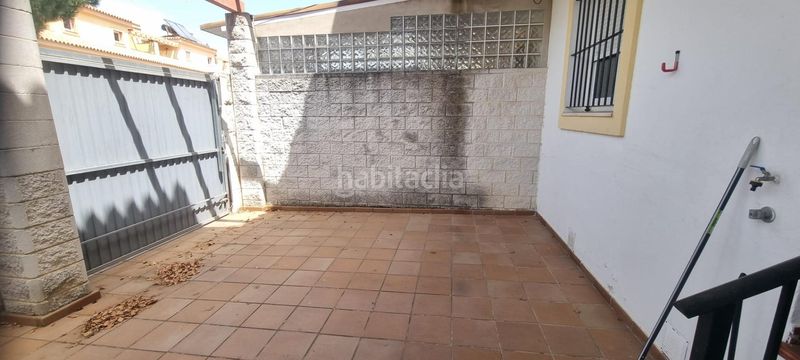 Foto c164f4f7-ea59-425f-b94b-5dbabf8a0413. Casa adossada amb piscina a San Bernabé Algeciras