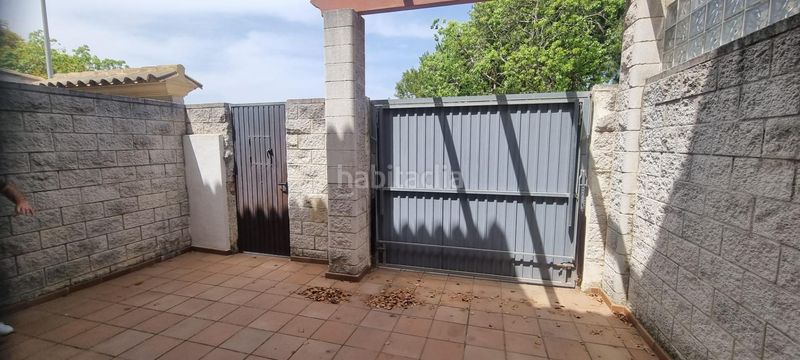Foto ea4fde9f-d744-471f-a41b-2c8fb51982e0. Casa adossada amb piscina a San Bernabé Algeciras